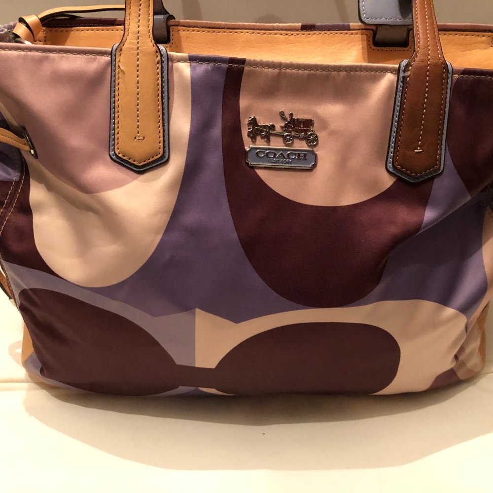 COACH PURSE NO. J1126-18870 MEDIUM With Signature Logo Multicolor EUC